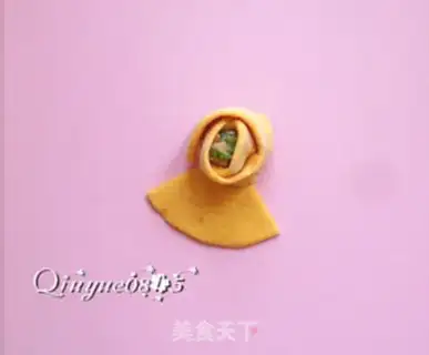 Make Pumpkin rose buns step 9