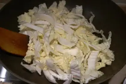 Make Fresh and green cabbage with shrimp step 2