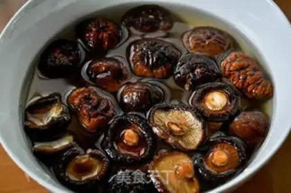 Make Soy sauce, mushroom rice step 0