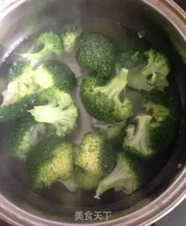 Make Garlic broccoli step 1