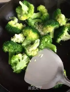 Make Garlic broccoli step 3