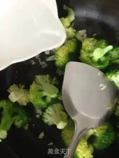 Make Garlic broccoli step 4