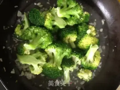 Make Garlic broccoli step 5