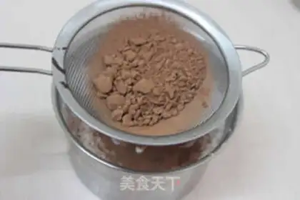 Make Chocolate-year-old wheel cake step 3