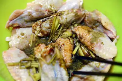 Make Delicious chicken wings step 1