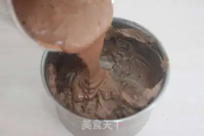 Make Chocolate-year-old wheel cake step 4