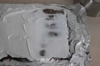 Make Chocolate-year-old wheel cake step 8