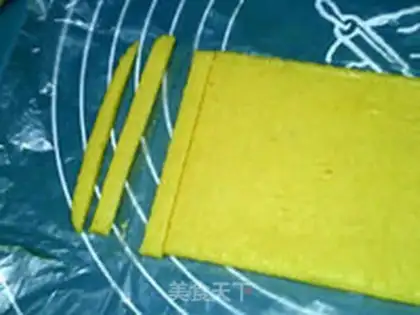 Make Green nail gold finger step 11