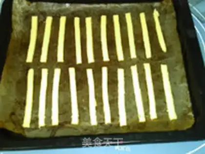 Make Green nail gold finger step 12