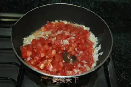 Make Tomato bacon pizza step 3