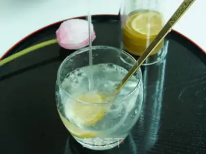 Make Honeyed lemonade step 10