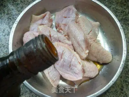 Make Soy sauce, fried chicken wings step 3