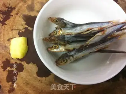 Make Scorched little fish dry step 0