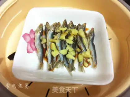 Make Scorched little fish dry step 3