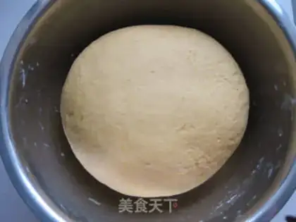 Make Pumpkin rose roll step 3
