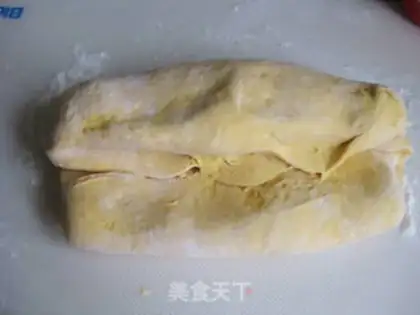 Make Pumpkin rose roll step 5