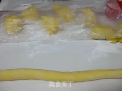 Make Pumpkin rose roll step 6