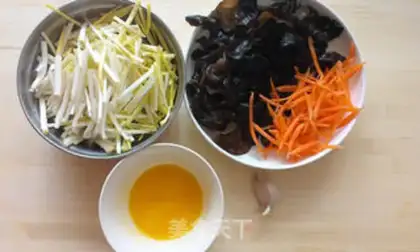 Make Scrambleded eggs -- one has to eat step 0