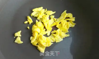 Make Scrambleded eggs -- one has to eat step 1