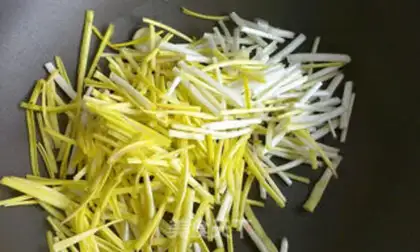 Make Scrambleded eggs -- one has to eat step 3
