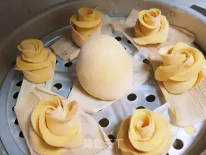 Make Pumpkin rose roll step 12