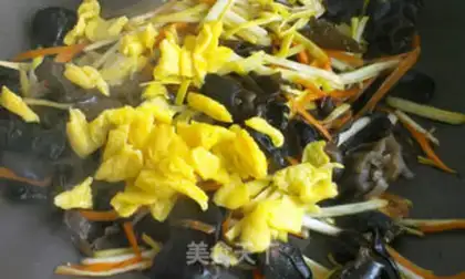 Make Scrambleded eggs -- one has to eat step 5