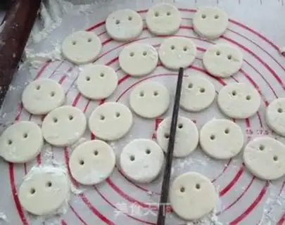 Make Smiley-faced potato chips step 4