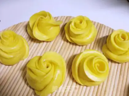 Make Pumpkin rose roll step 13