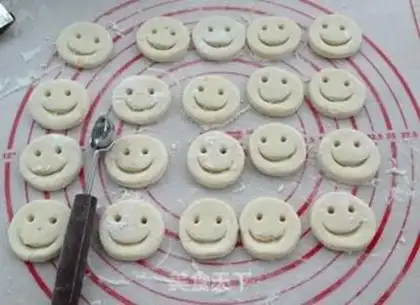Make Smiley-faced potato chips step 5