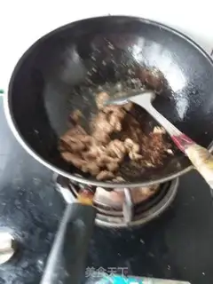 Make Black pepper beef noodles step 1