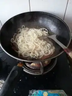 Make Black pepper beef noodles step 5