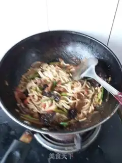 Make Black pepper beef noodles step 6