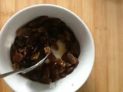 Make Caramel raisin cake step 12