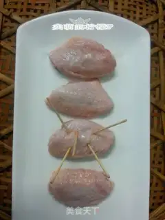 Make Beer-drink chicken wings step 1