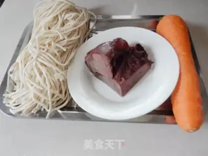 Make Carrot beef noodles step 0