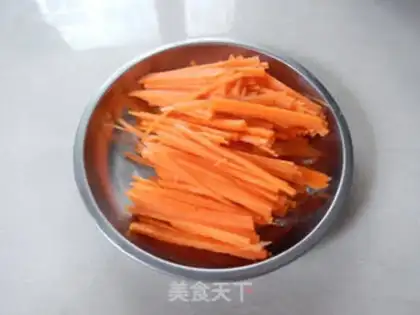 Make Carrot beef noodles step 2