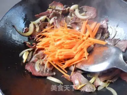 Make Carrot beef noodles step 9