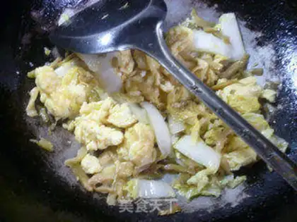 Make Squeeze eggs and cabbage step 8