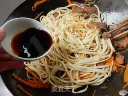Make Carrot beef noodles step 11