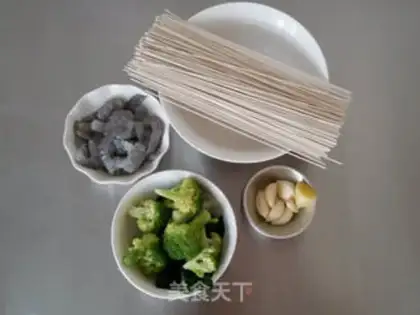 Make Shrimp noodles step 0