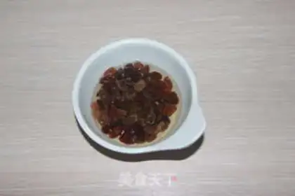 Make raisin jam cake rolls step 0