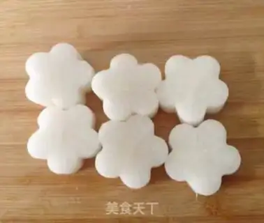 Make The flower radish shrimp ball step 0