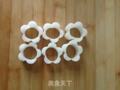 Make The flower radish shrimp ball step 1