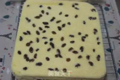 Make raisin jam cake rolls step 6