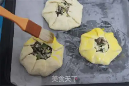 Make Mushroom salt pie step 11