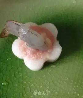 Make The flower radish shrimp ball step 7