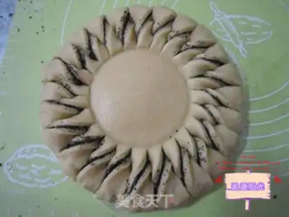 Make Sunflower pie step 7