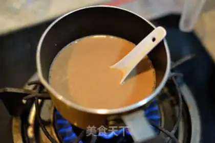 Make Homemade milk tea step 1
