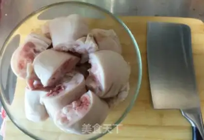 Make Red burning pig hoof step 0