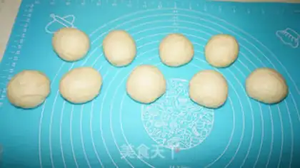 Make raisin rolls step 5